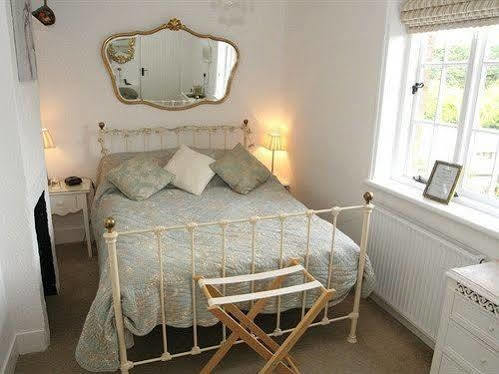 Flint Cottage Chichester Exterior photo
